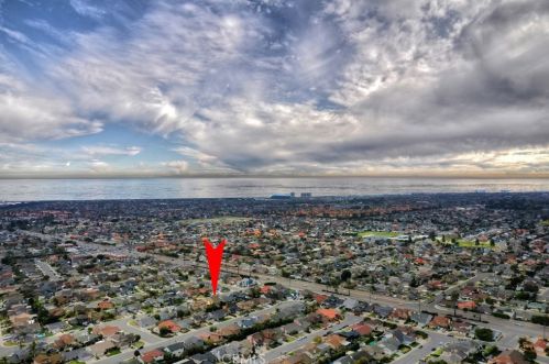 10071 Cliff Dr, Huntington Beach CA  92646-6604 exterior