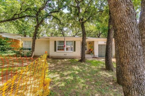 6304 Purington Ave, Fort Worth, TX 76112-5552