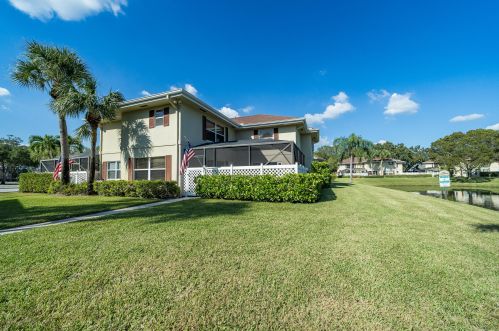 14 Amherst Ct, West Palm Beach, FL 33411-7920