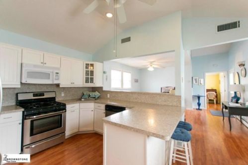 29 Doris Ln, Far Rockaway, NY 11697-1912