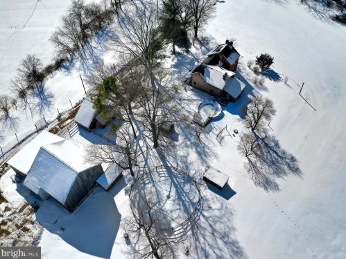 153 Lindecamp Ln, Fulton, PA 17563-9610