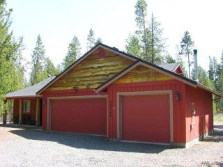 54744 Pinewood Ave, Bend, OR 97707-2521