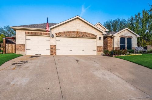8504 Mccormick Ct, Fort Worth, TX 76179-2956