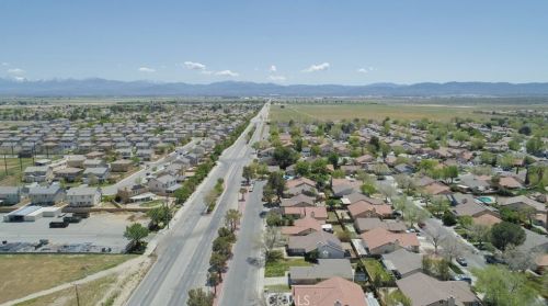 2869 La Vida Dr, Lancaster CA  93535-5873 exterior