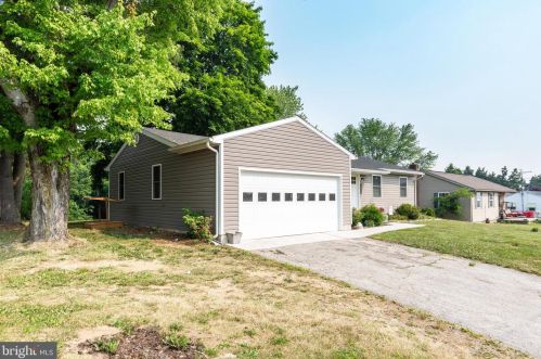 1030 Littlestown Rd, Littlestown PA 17340-9442 exterior