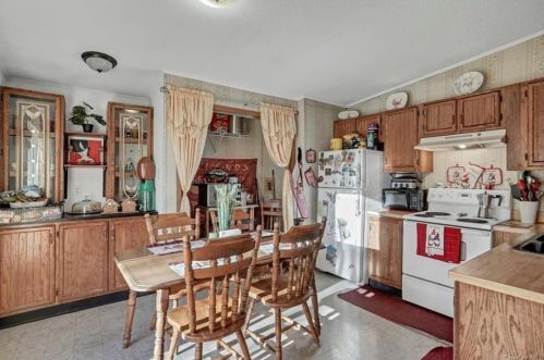 10 Kris Korner Dr, Marlborough NY  12542-5805 exterior
