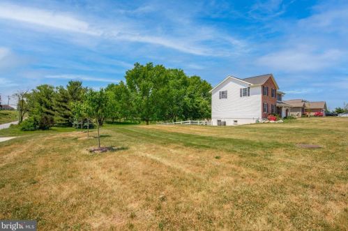 209 Peter Ln, Gilbertsville, PA 19525