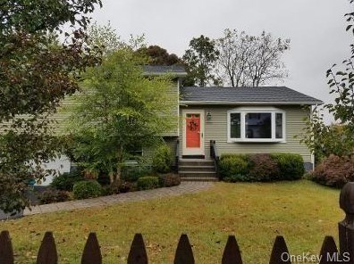 305 Aristotle Dr, Maybrook, NY 12543-1142