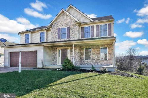 285 Riviera St, Mount Wolf, PA 17347-9585
