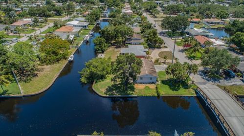9699 2nd St, Saint Petersburg, FL 33702-2507