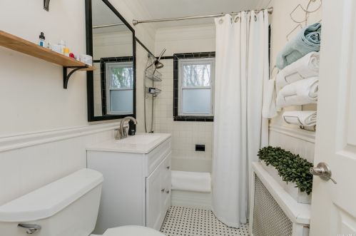 37 Edwards Pl, Huntington Station NY  11746-1013 exterior