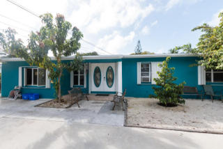 2821 Dolphin Dr, Marathon, FL 33050-2864