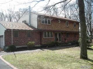 125 Oakdale Bohemia Rd, Oakdale NY  11769-1308 exterior
