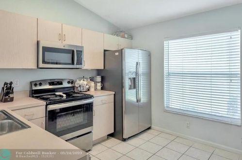 3017 179 Ave, Hollywood FL  33029-3054 exterior