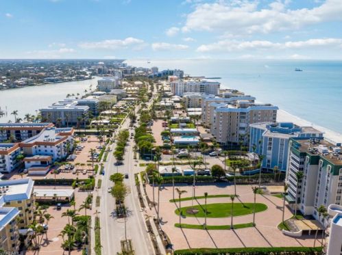 3003 Gulf Shore Blvd, Naples FL  34103-3923 exterior