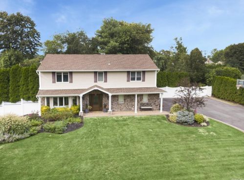 35 Wintercress Ln, Elwood, NY 11731-4710