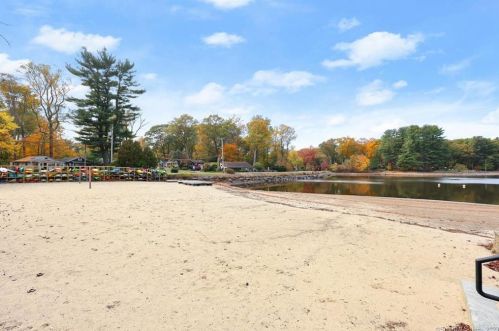 38 Hemlock Trl, Bridgeport CT  06611-3343 exterior