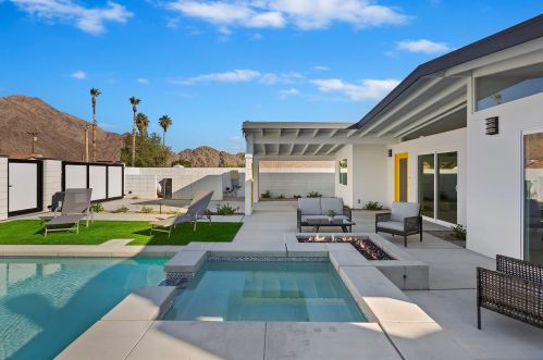 52152 Avenida Alvarado, La Quinta CA  92253-3229 exterior