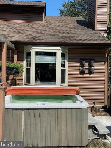 1331 Westminster Dr, Downingtown PA  19335-3652 exterior