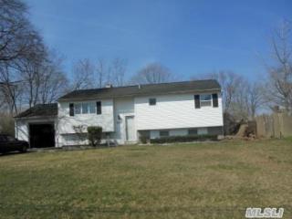 2906 Sipp Ave, Gordon Heights, NY 11763-1966