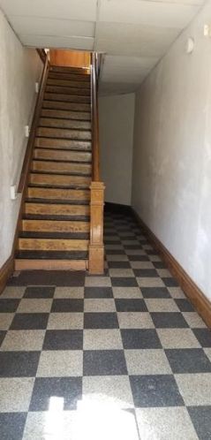 211 2nd St, Jeannette, PA 15644-2258