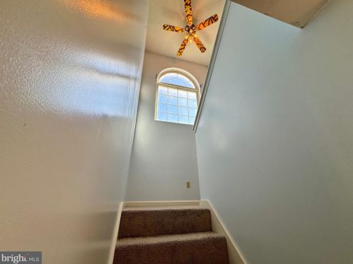 861 Northfield Ct, Harrisonburg VA  22802-4828 exterior