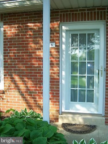 606 Beacon Hill Dr, Southampton, PA 18966-2533