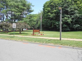 100 Oxbow Dr, Glastonbury CT  06033-1655 exterior