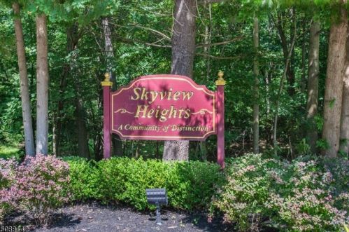 23 Edgefield Dr, Greystone Park NJ  07950-1967 exterior