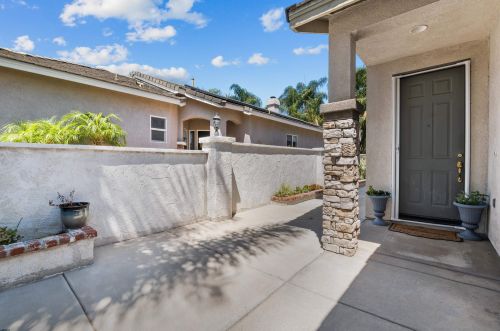 27560 Nellie Ct, Temecula CA  92591-2846 exterior