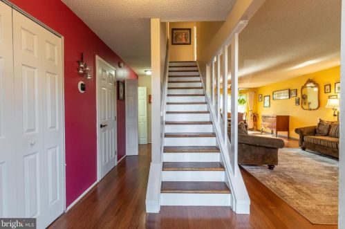 604 Monroe Dr, Harleysville, PA 19438-3916