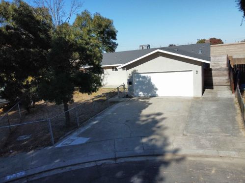 1325 Arrowhead Ct, Modesto CA  95351-1723 exterior
