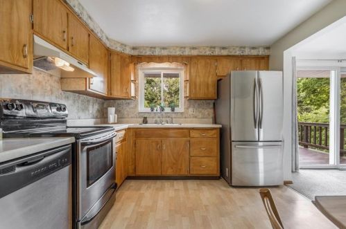698 Anderson Hozak Rd, Clinton, PA 15026-1308