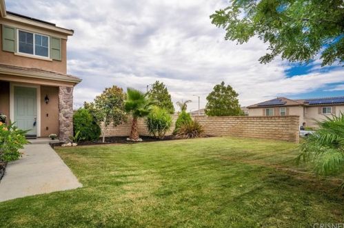 20003 Christopher Ln, Santa Clarita, CA 91350-3685