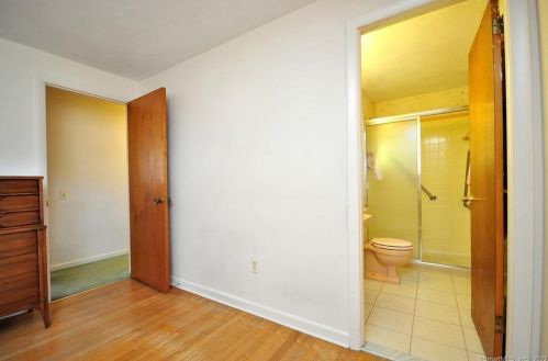 50 Gardner St, Manchester CT 06040-6606 exterior