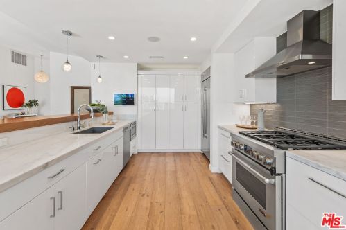 3423 Scadlock Ln, Van Nuys CA  91403-4915 exterior