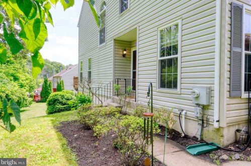 141 Village Dr, Collegeville, PA 19473-1779