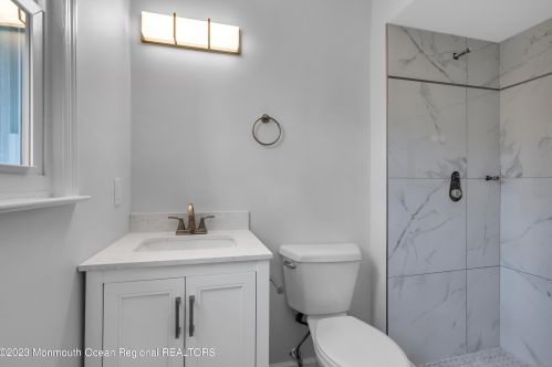 21 Kenneth Dr, Tinton Falls NJ  07712-2824 exterior