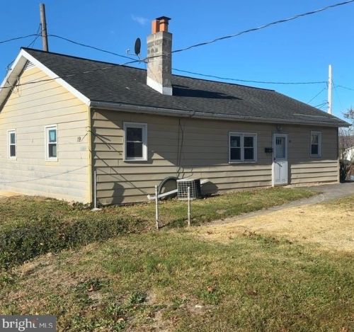 19 Pine St, West Enola, PA 17025-2800