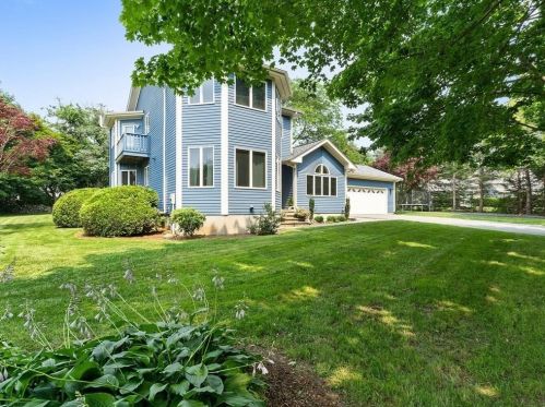 15 Coggeshall Way, Middletown, RI 02842-4643