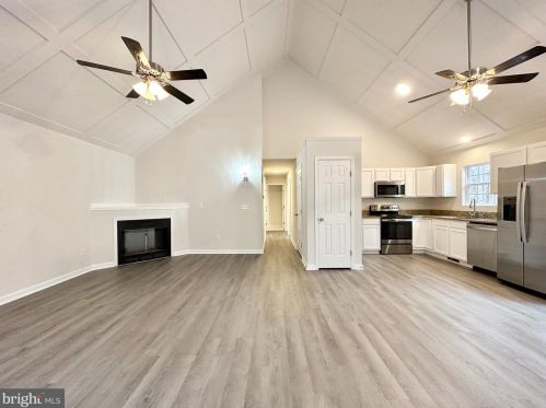 716 Jefferson Dr, Bybee, VA 22963-3206