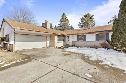 10109 Tower Ave, Milwaukee, WI 53224-2913