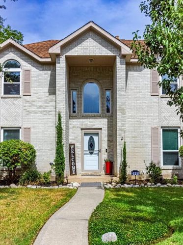 2601 Hollybrook Dr, Taylor Lake Village, TX 77586-2849