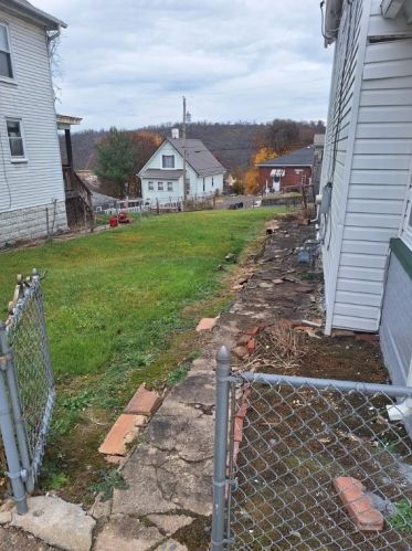 832 Crest Ave, North Charleroi, PA 15022-1806