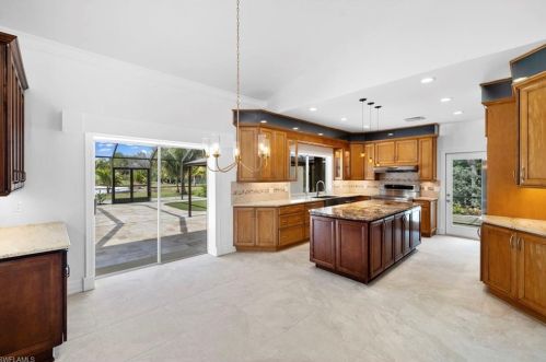2291 Oakes Blvd, Naples FL  34119-1371 exterior