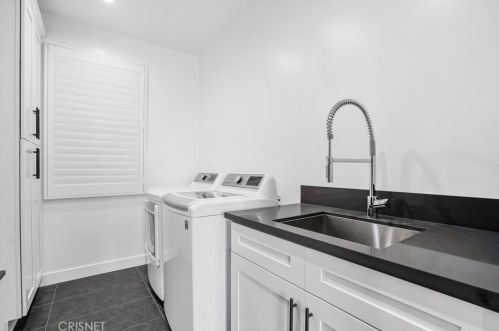 3213 Pine Ave, Manhattan Beach CA  90266-3615 exterior