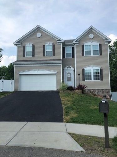 306 Maplewood Ln, Imperial, PA 15126-1404