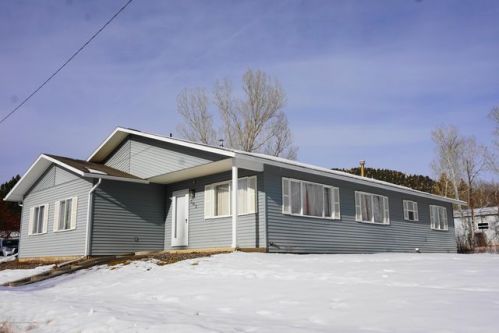 303 Cedar St, Meeker, CO 81641-3161