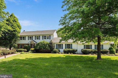 55 Brophy Dr, Trenton, NJ 08638-1238