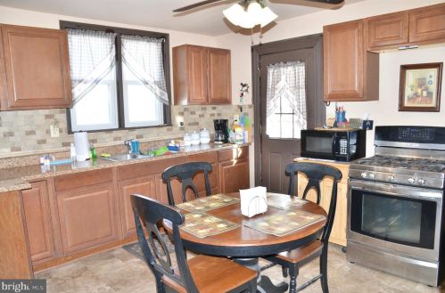 241 Crown Point Rd, West Deptford, NJ 08086-2113